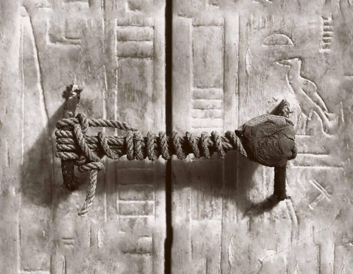 Harry Burton, The unbroken seal on King Tutankhamun's tomb, 1922